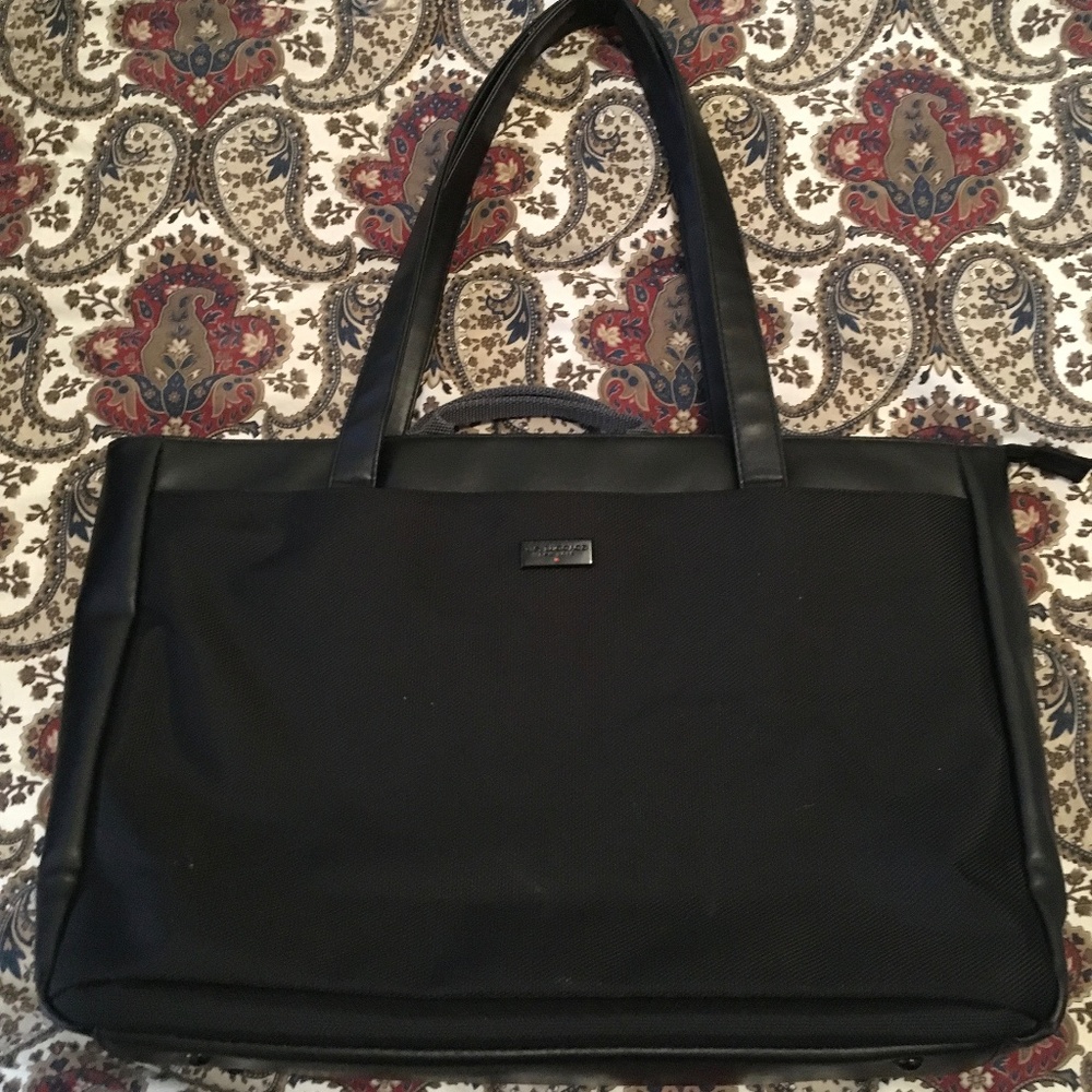US Luggage black tote with laptop pocket insert